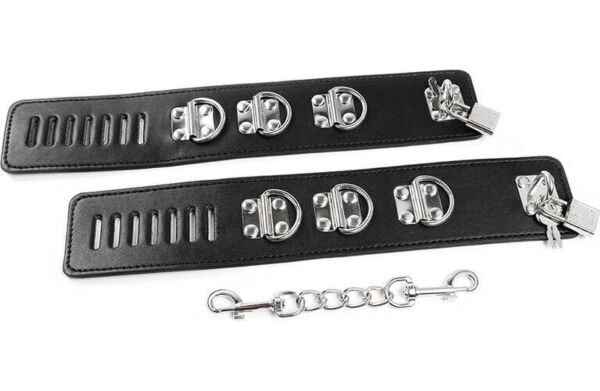 Menottes de cheville Ohmama Fetish, en PVC et métal