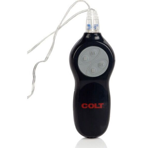 Set COLT Twin Turbo Bullets de CalExotics avec deux mini-vibromasseurs argentés et une télécommande filaire