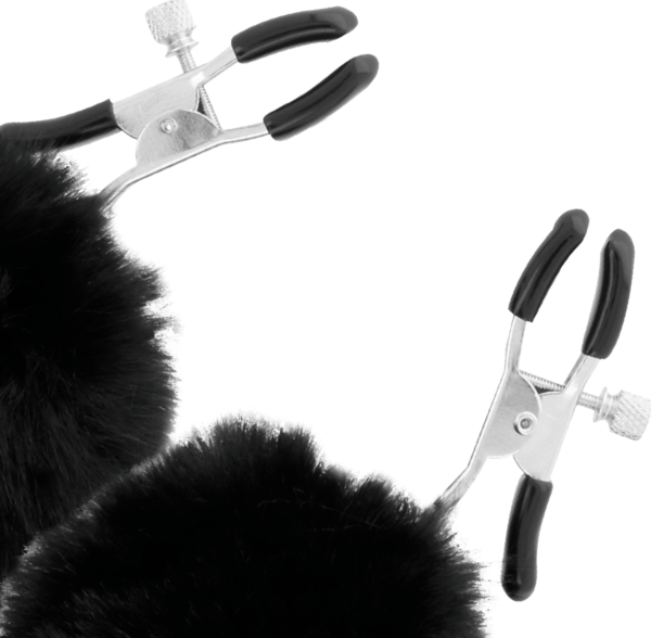 Pinces à tétons Darkness Nipple Clamps with Pom Poms, avec leurs embouts et leurs deux pompons