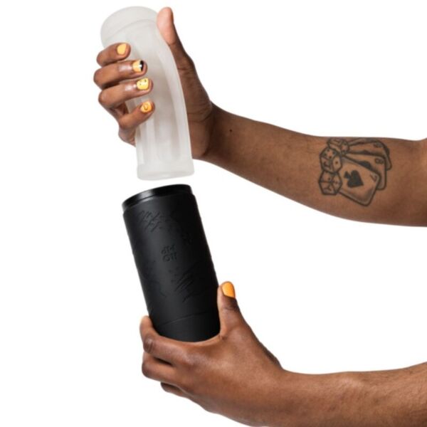 Masturbateur manuel ROMP Dash, boîtier noir avec capuchon de fermeture